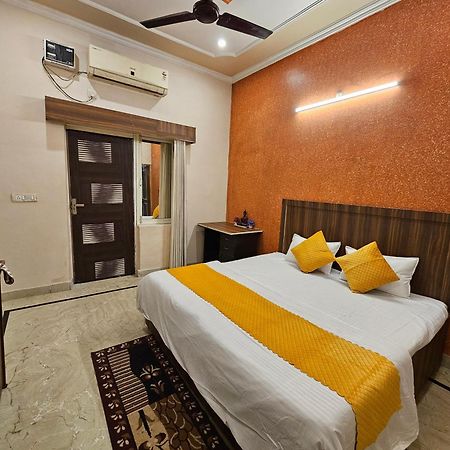 Krishna'S Land Hotell Vrindāvan Eksteriør bilde