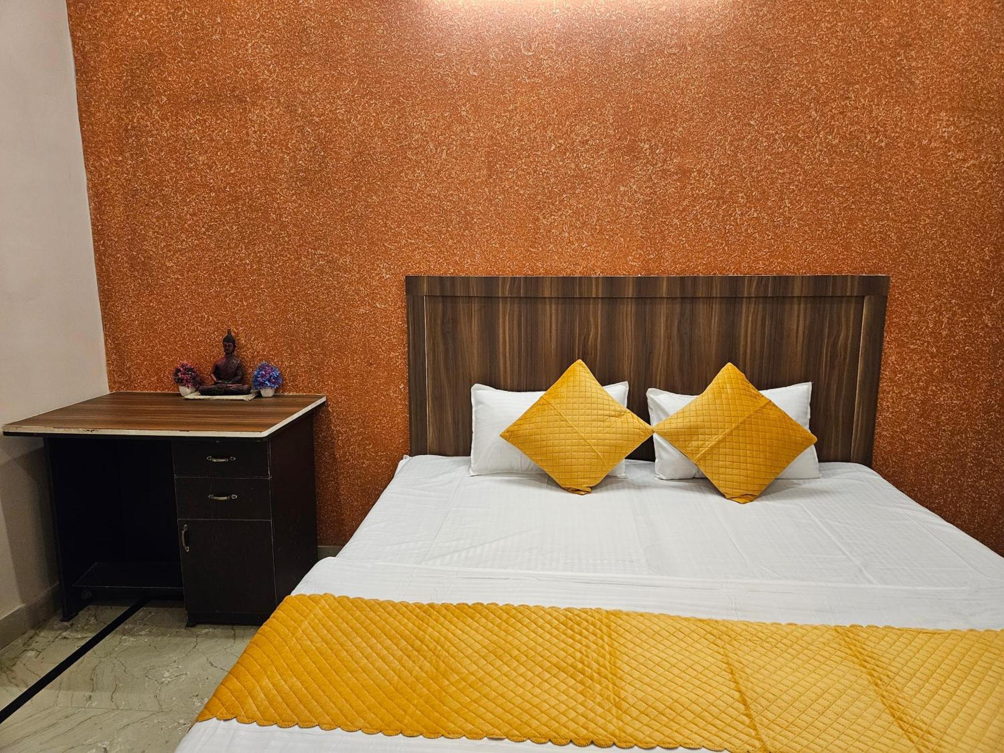 Krishna'S Land Hotell Vrindāvan Eksteriør bilde