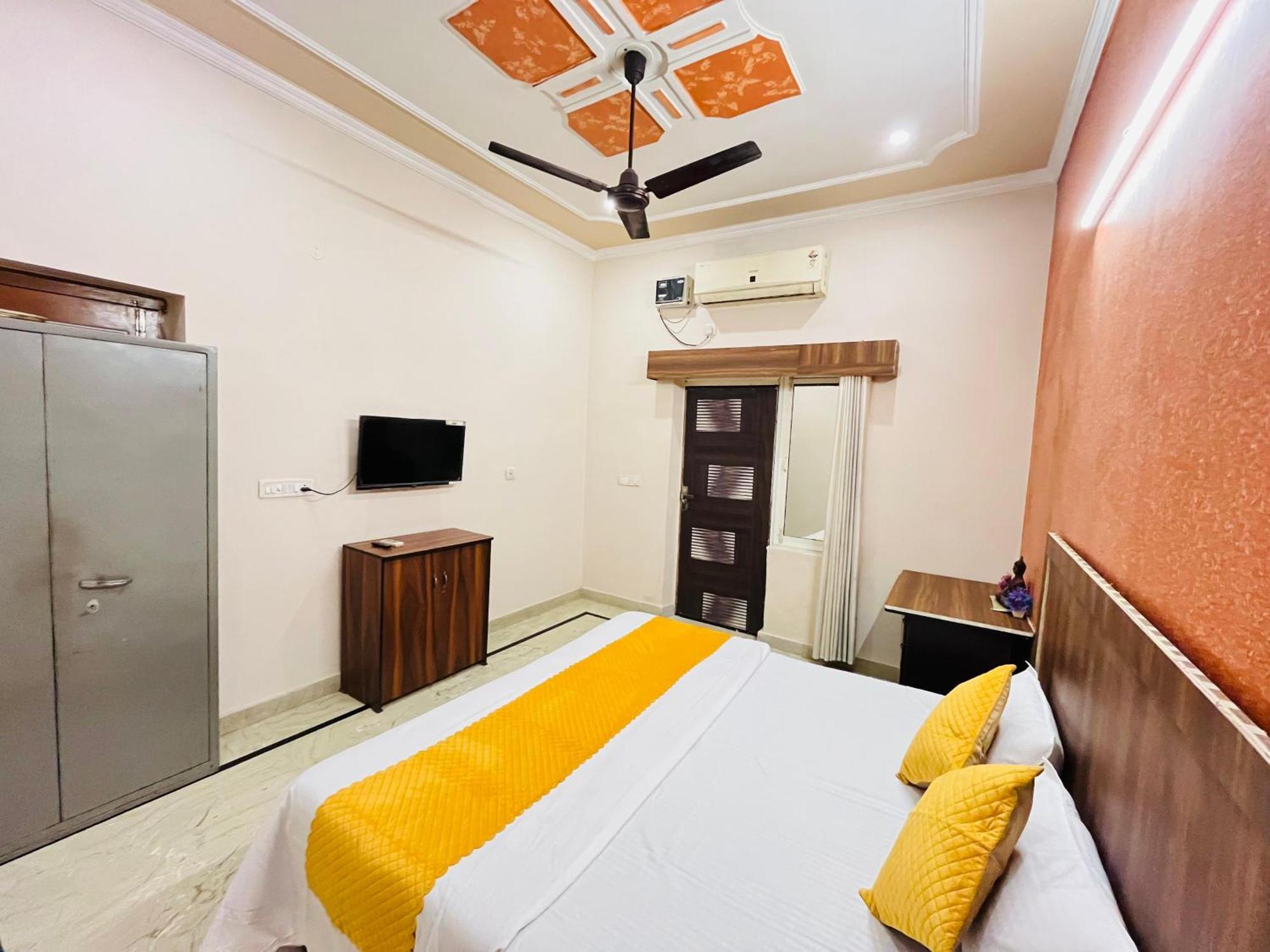 Krishna'S Land Hotell Vrindāvan Eksteriør bilde
